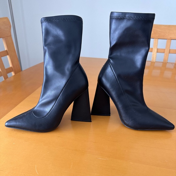 Black Faux leather bootie forever 21 boots size 6 new - Picture 4 of 7